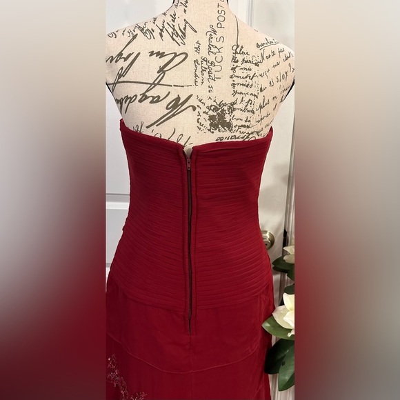 πElegant Burgundy Chiffon Layered Formal Gown with Silk Lining -π - Picture 7 of 15